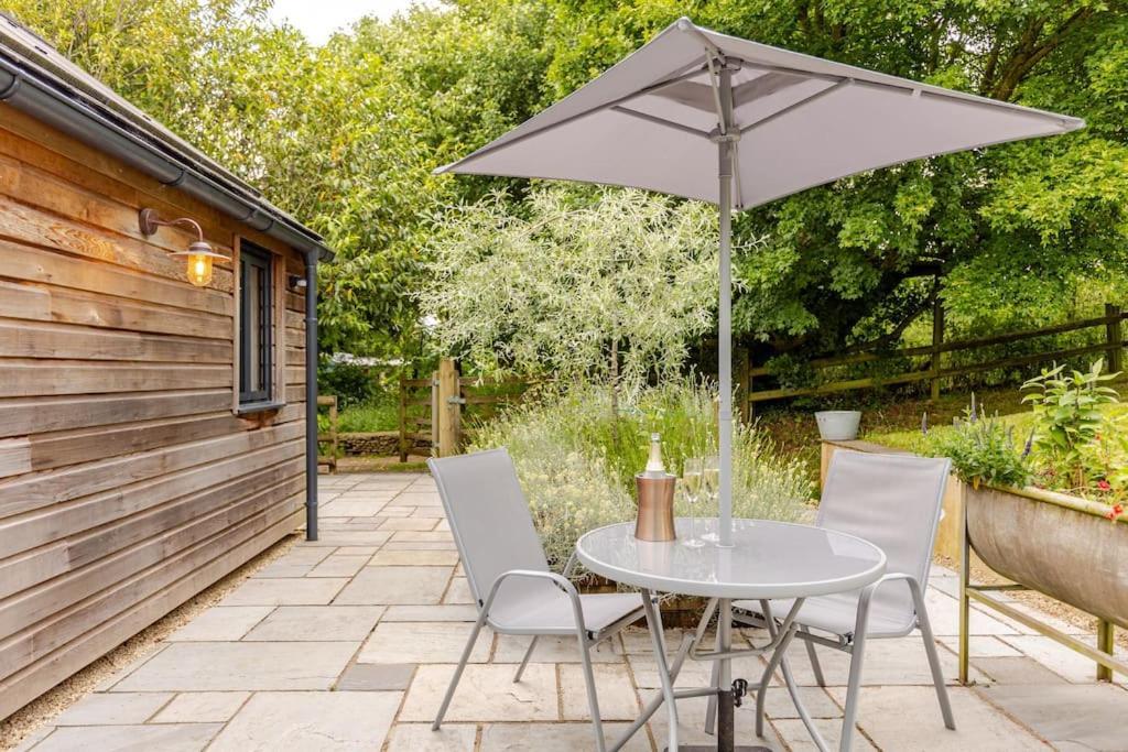 Stylish Cotswolds Retreat Nestled Between Bath And Castle Combe Villa Chippenham  Exterior foto